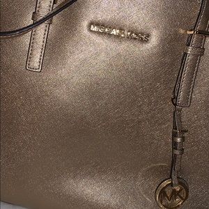 Like new gently used Michael Kors purse.